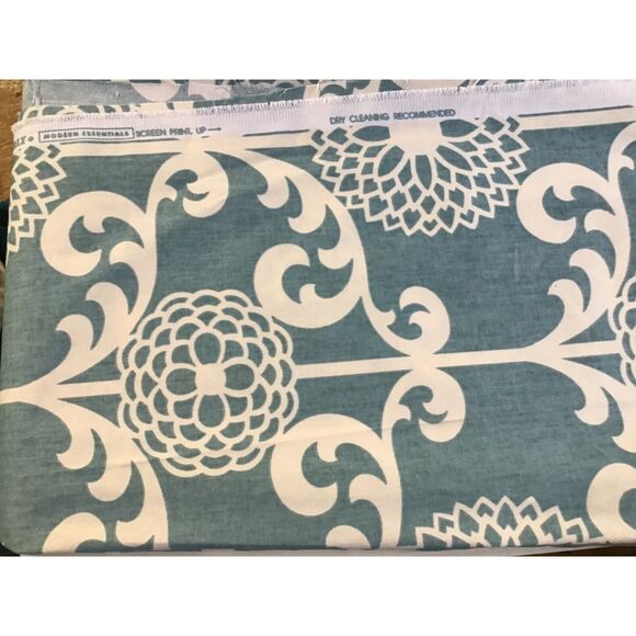 Waverly Fun Floret Modern Essentials Fabric 23 inch x 192 inches Remnant - Picture 1 of 5
